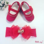 Sapatinho de bebe customizado vermelho com fita de bebe de laço de organza